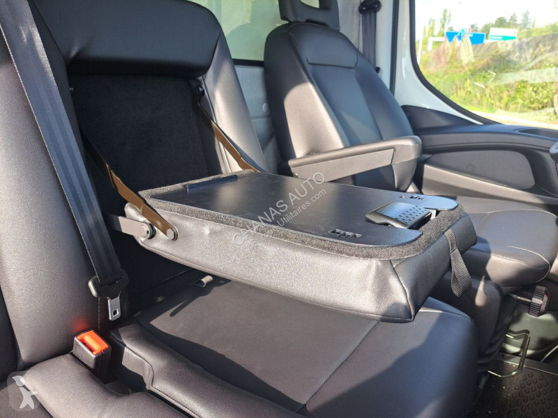Véhicule utilitaire Iveco 35C18 180CV 3L PLSC...