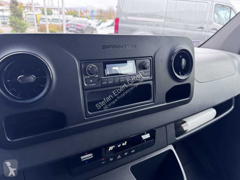 Véhicule utilitaire Mercedes 215 CDI DoKa 9G...
