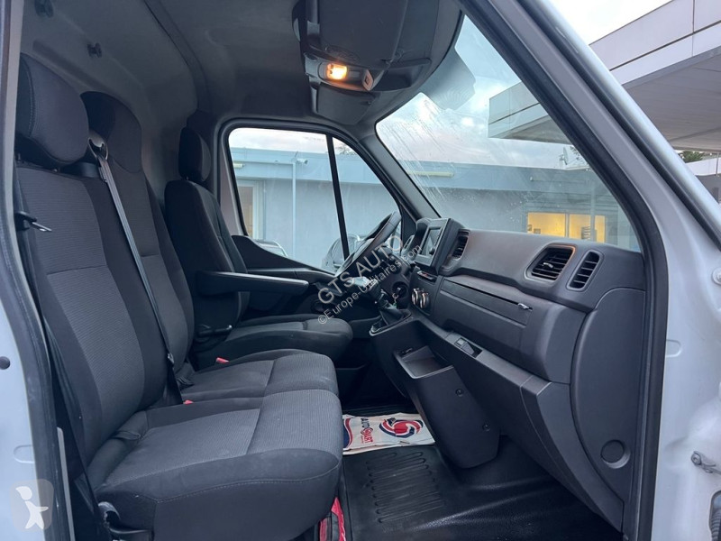 Autoutilitară Renault MASTER III FG F3300 L2H2...