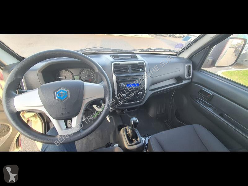 Furgoneta Piaggio caisse hayon roues jumelées