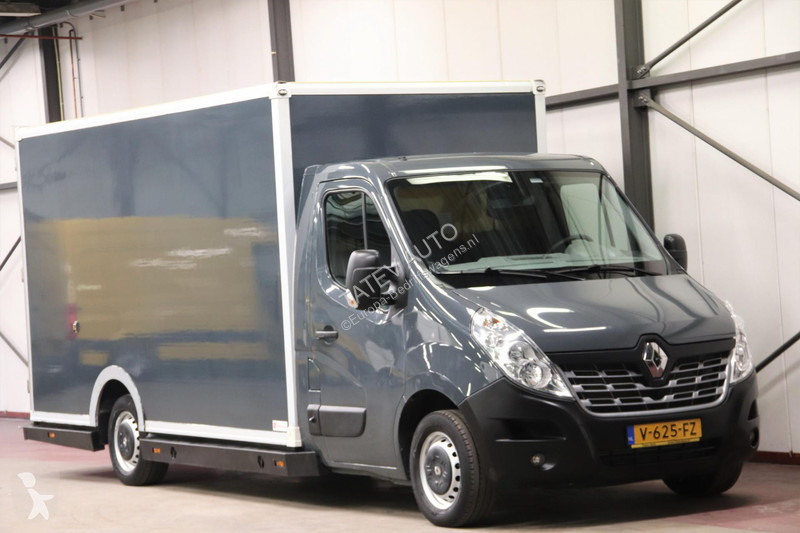 Véhicule utilitaire Renault FINANCIAL LEASE €...