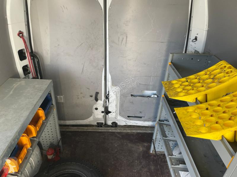 Véhicule utilitaire Renault 2.3DCI 145