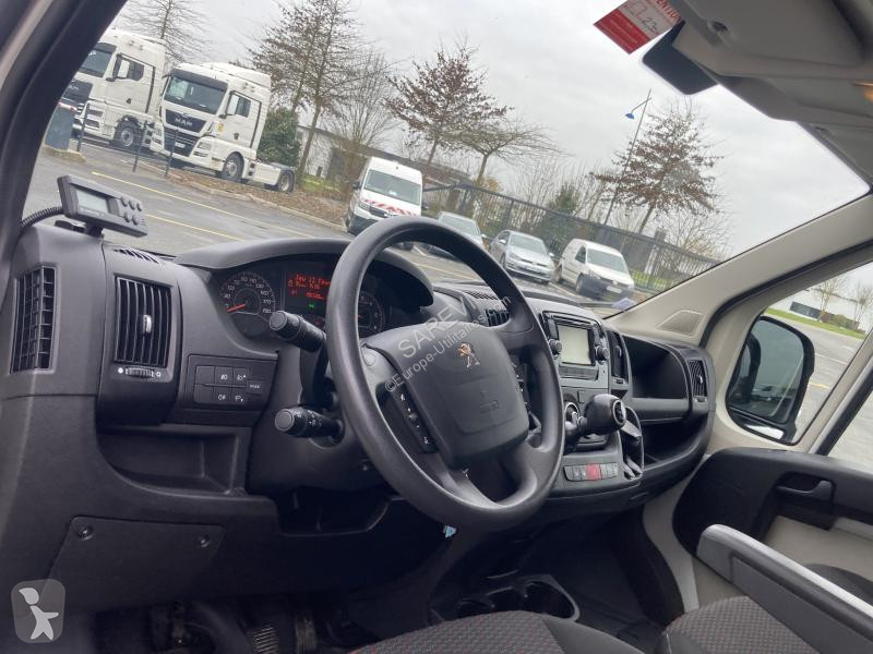 Véhicule utilitaire Peugeot 2.0 L L1H1 110 CV