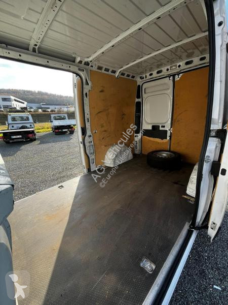 Véhicule utilitaire Peugeot L2H2 2,2L HDI