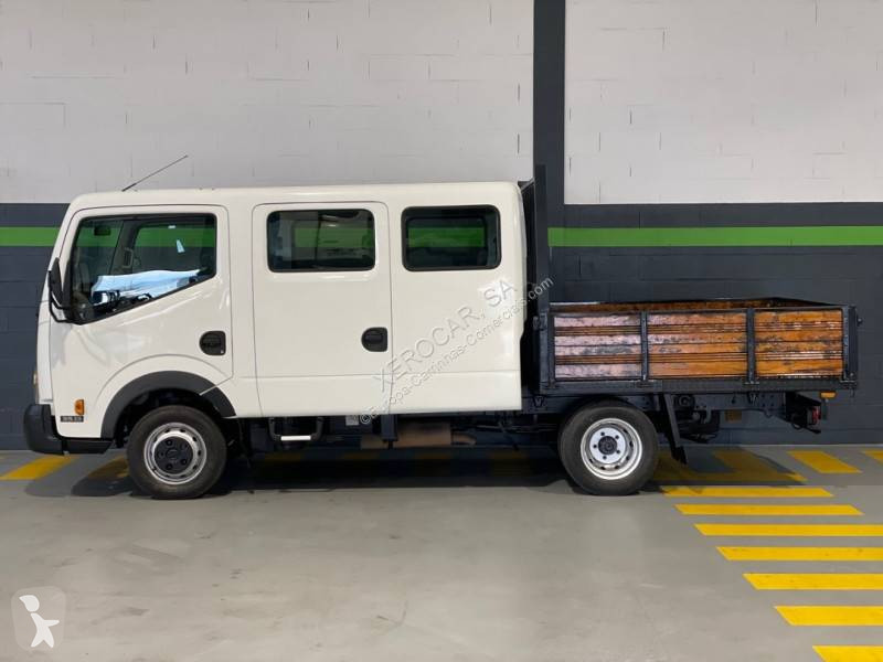 Véhicule utilitaire Nissan