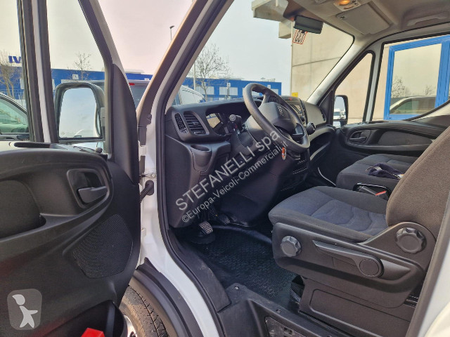 Veicolo commerciale Iveco DAILY 35C14H BOX