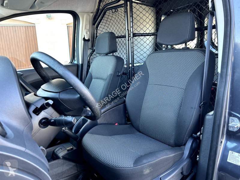 Véhicule utilitaire Mercedes Compact 109 1.5...
