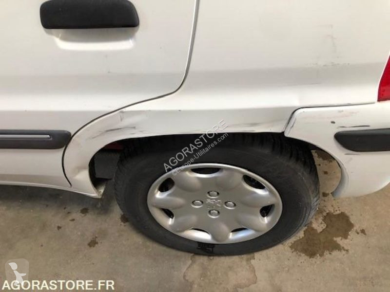 Véhicule utilitaire Peugeot 106