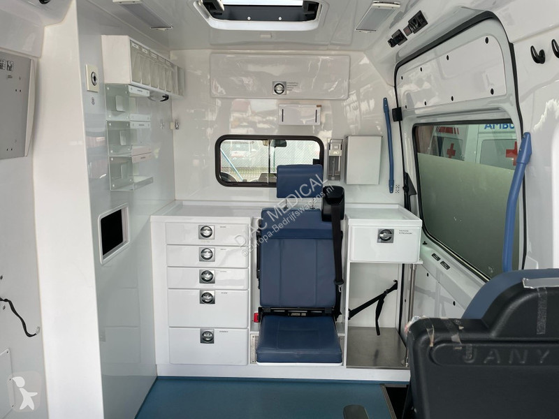 Véhicule utilitaire Mercedes 319 CDI Ambulance...