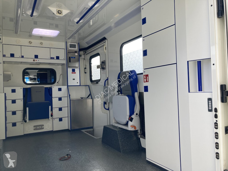 Furgoneta Mercedes 419 Container Ambulance...