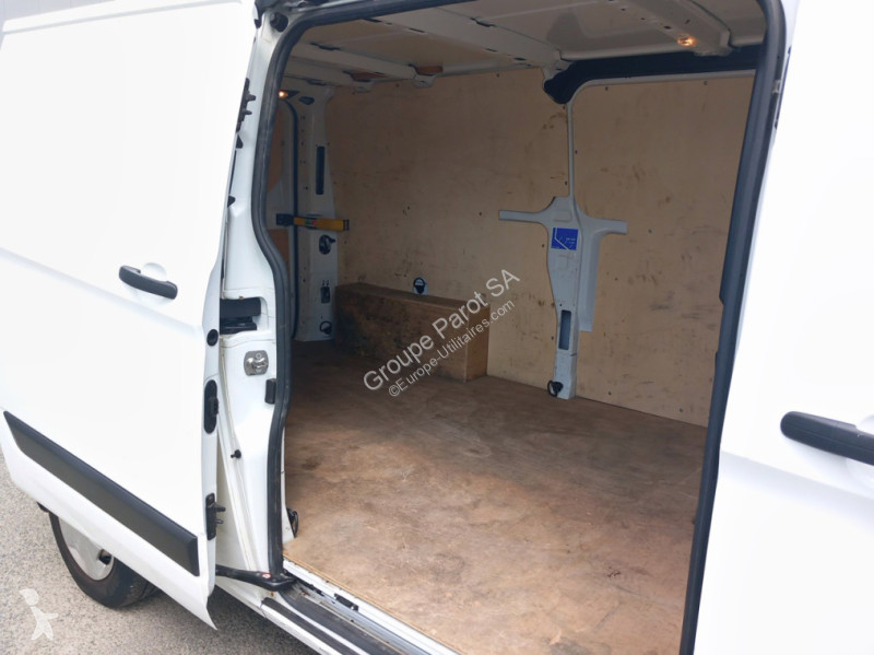 Véhicule utilitaire Ford 300 L2H1 2.0 EcoBlue...