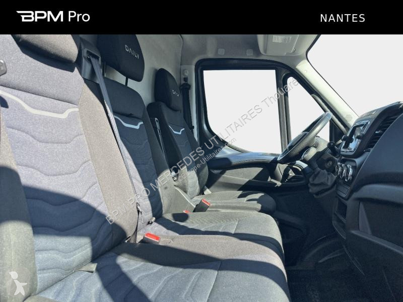 Veicolo commerciale Iveco 35S Fg 35S21H V12...