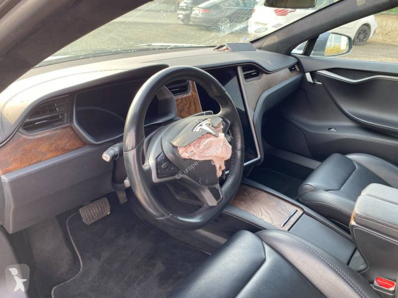 Véhicule utilitaire Tesla