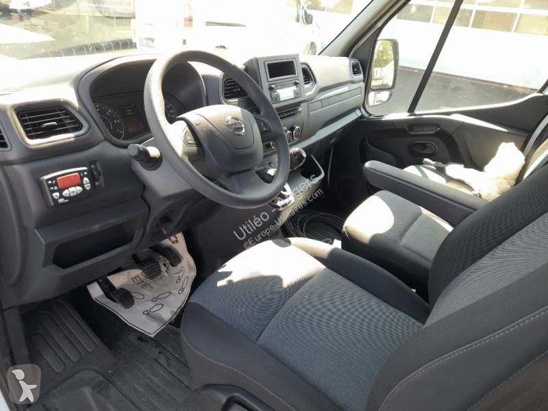 Véhicule utilitaire Nissan