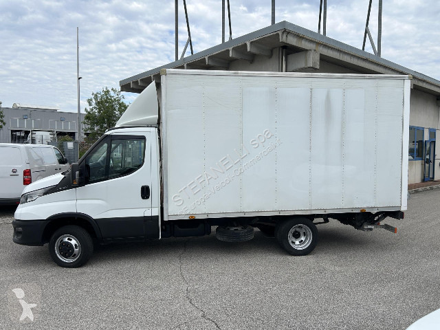 Veicolo commerciale Iveco DAILY 35C14H BOX E...
