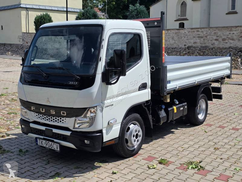 Véhicule utilitaire Mitsubishi Fuso