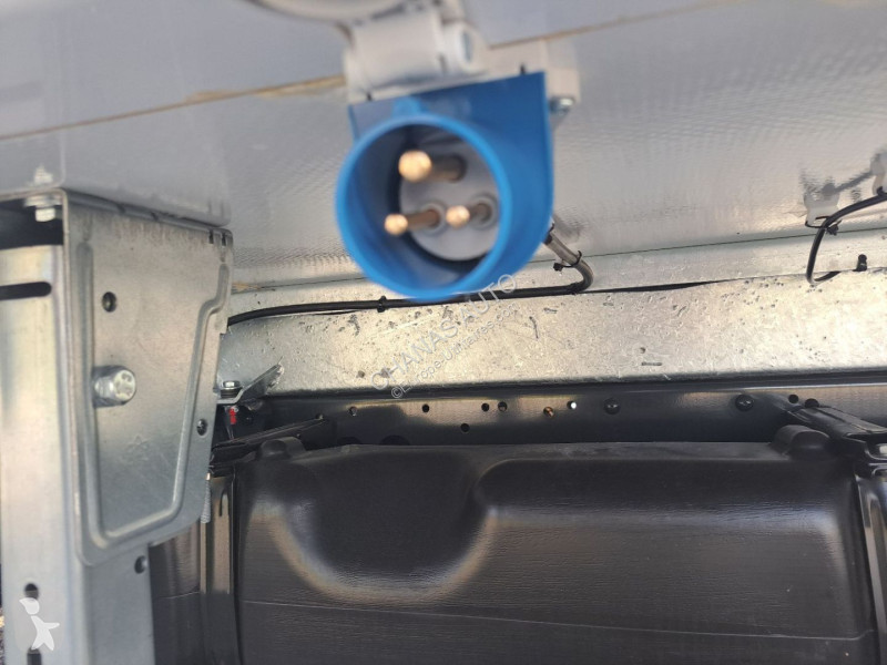 Autoutilitară Iveco 35C18 180CV 3L CAISSE HAYON...