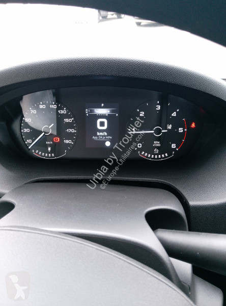 Véhicule utilitaire Peugeot 20M3 180 CV HAYON...