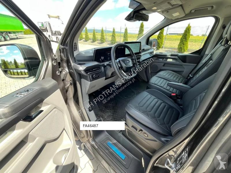 Véhicule utilitaire Ford TOURNEO CUSTOM...