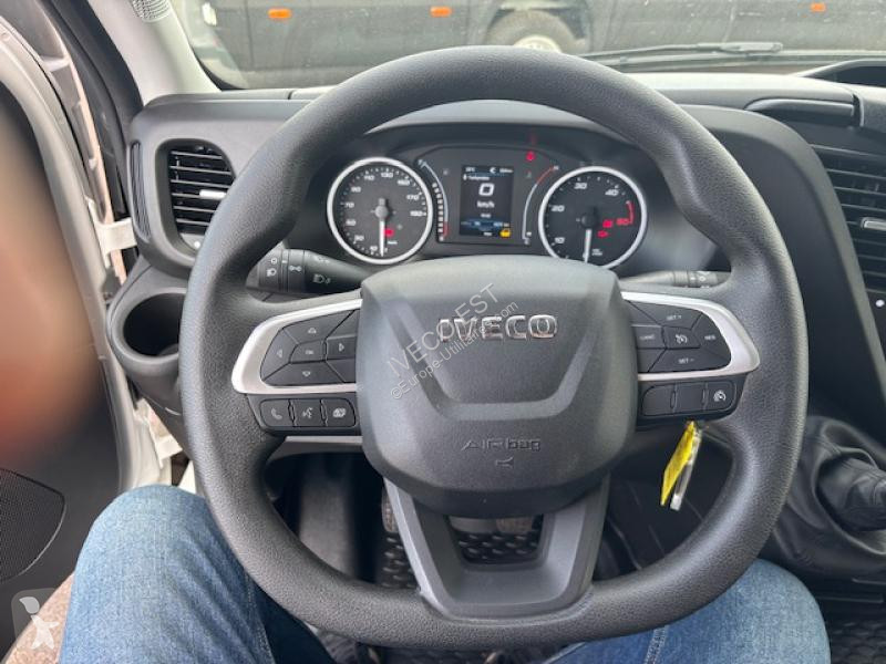 Véhicule utilitaire Iveco 35S Fg 35S18H V16...