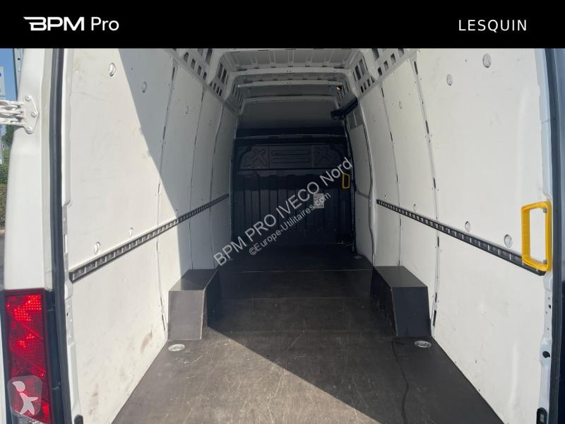 Véhicule utilitaire Iveco 35S Fg 35S18HA8 V12...