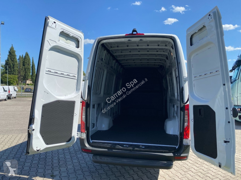 Autoutilitară Mercedes Furgone Traz. Post