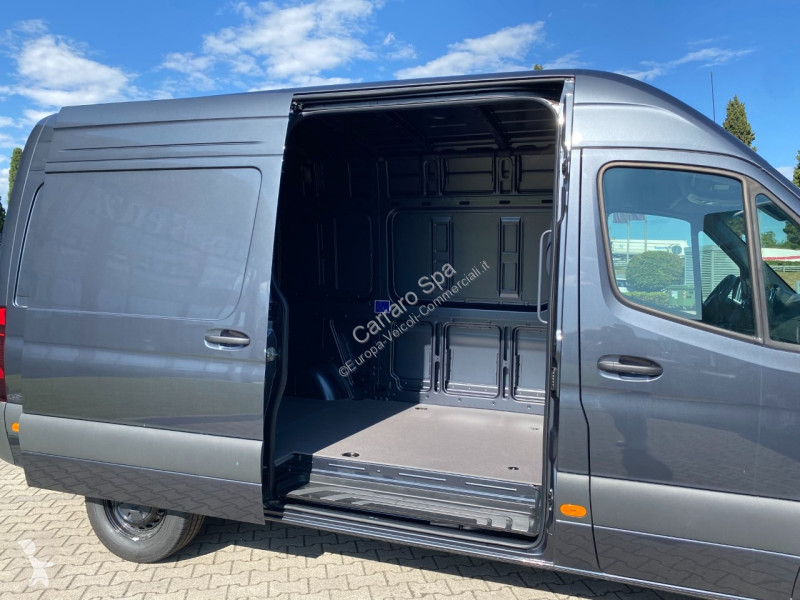Autoutilitară Mercedes Furgone Traz. Post