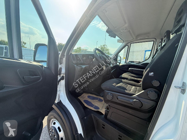 Veicolo commerciale Iveco DAILY 35C14H BOX +...