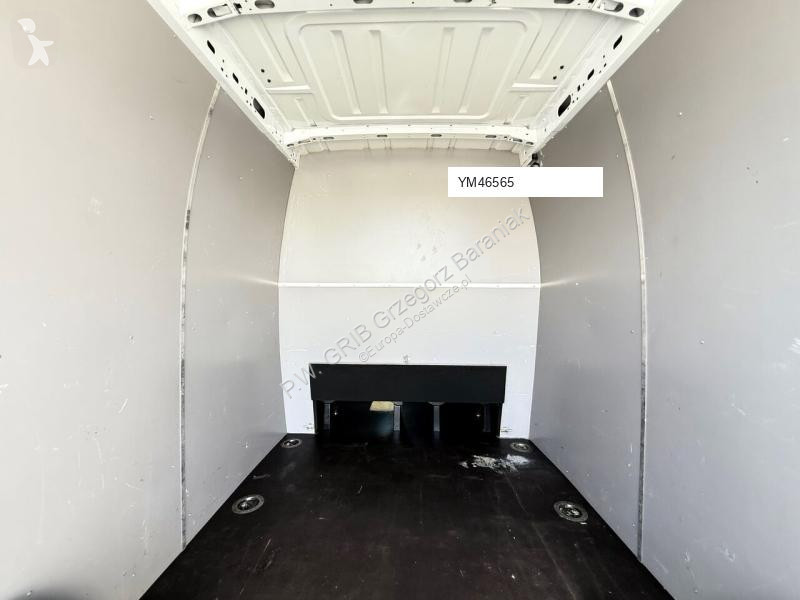 Véhicule utilitaire Renault 135 DCI Furgon...