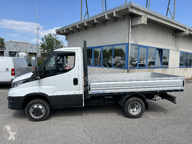 Véhicule utilitaire Iveco DAILY 35C14H CASSONE