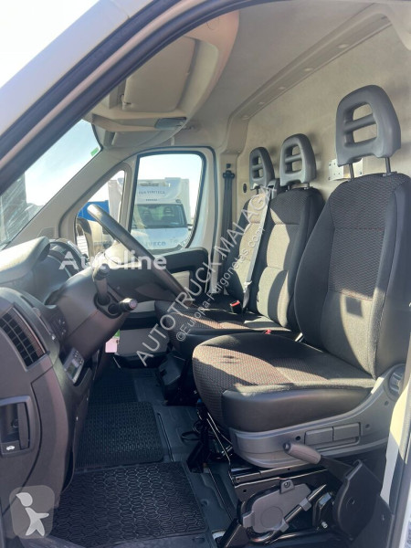 Véhicule utilitaire Peugeot 2.0