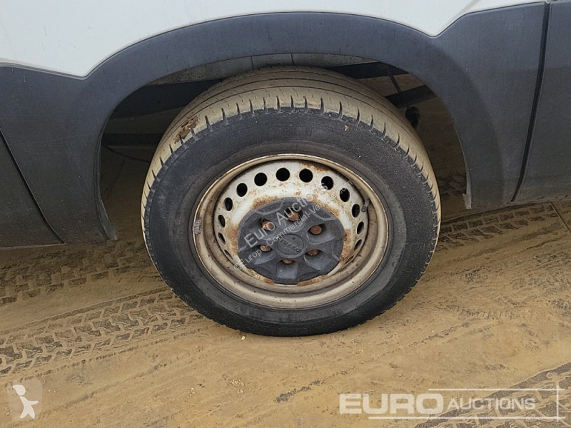 Véhicule utilitaire Iveco 35S11