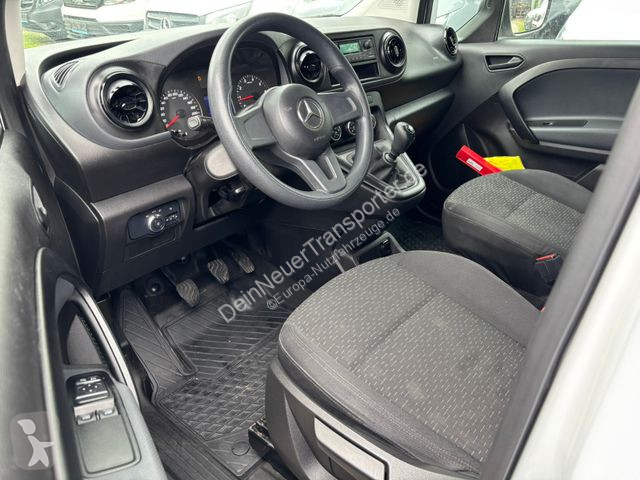 Nyttofordon Mercedes 110 BENZINER...