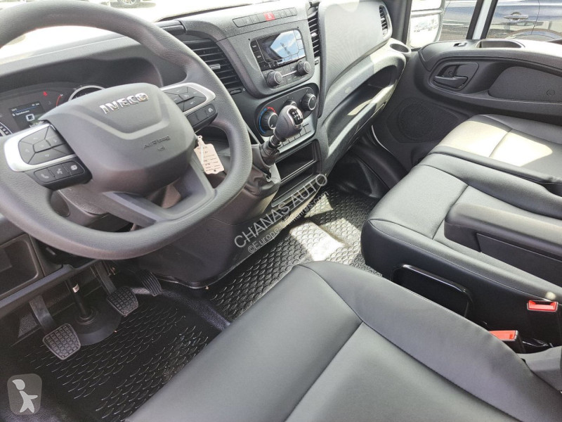 Furgoneta Iveco 35C18 180CV 3L ALUMINIUM 3M80...