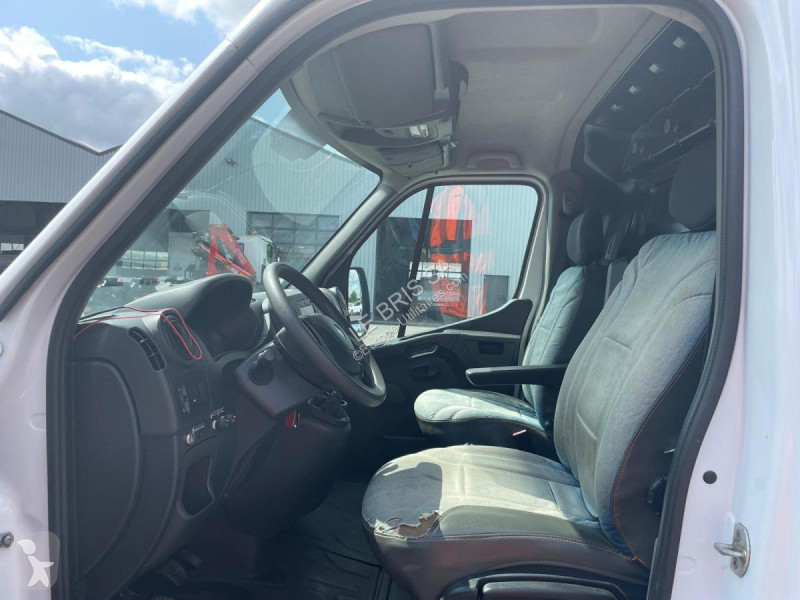 Véhicule utilitaire Renault 2.3 DCI 145