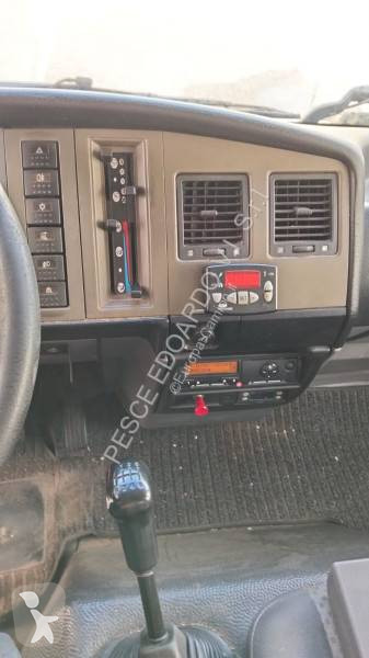 Véhicule utilitaire Nissan