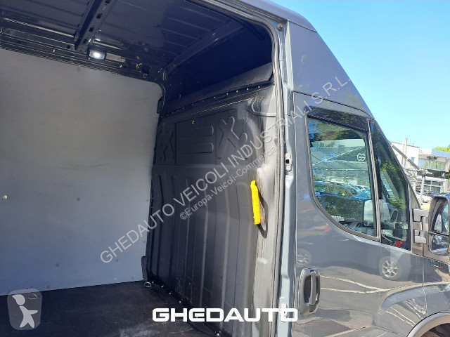 Autoutilitară Iveco Daily