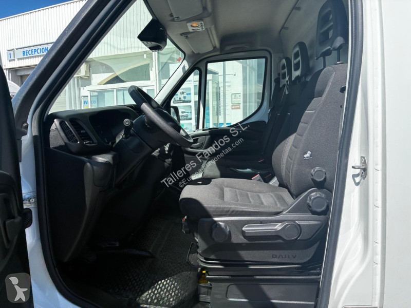 Autoutilitară Iveco  35S16 16m3