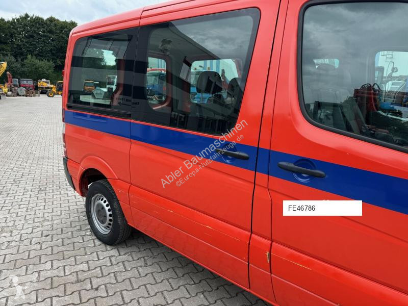 Véhicule utilitaire Mercedes 211 Kombi AHK