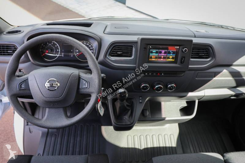 Véhicule utilitaire Nissan