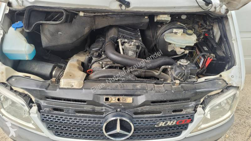 Samochód dostawczy Mercedes