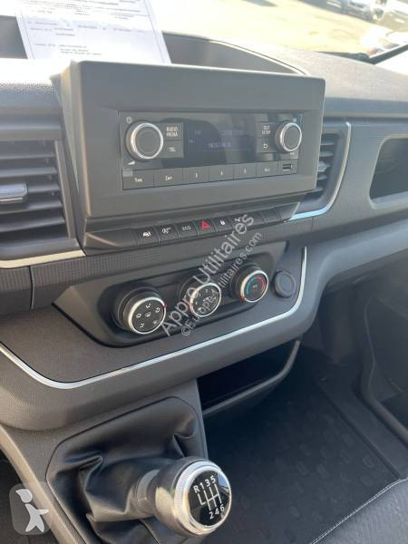 Samochód dostawczy Nissan