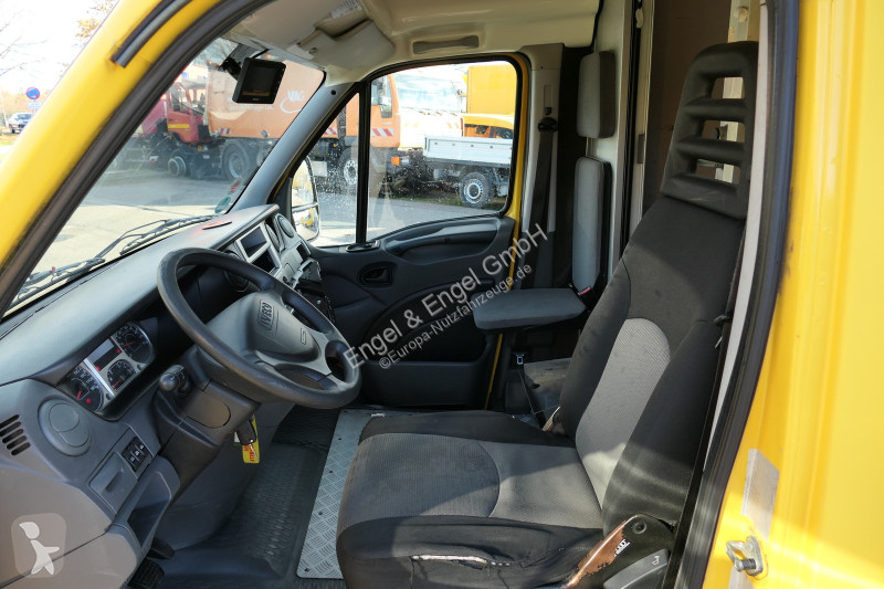 Véhicule utilitaire Iveco Daily 35 S11 C30C...