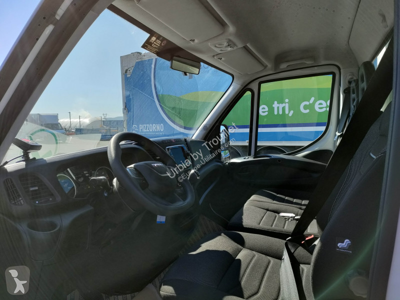 Iveco FRIGO 12M3 160 CV ROUES JUMELEES HAYON...