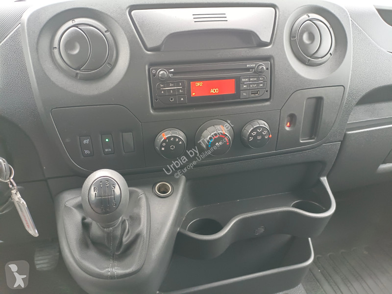 عربة نفعية Nissan FOURGON