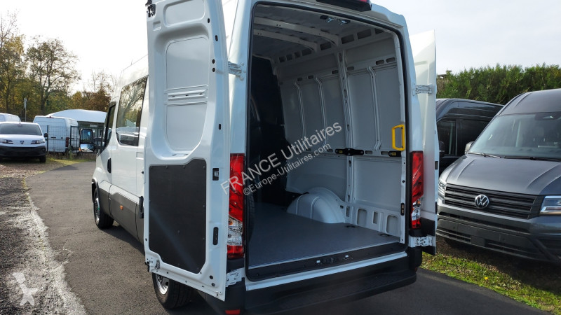 Véhicule utilitaire Iveco DAILY 35S FG 7 PLACES...