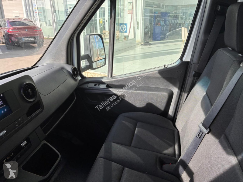 عربة نفعية Mercedes 514 20m3 con puertas traseras