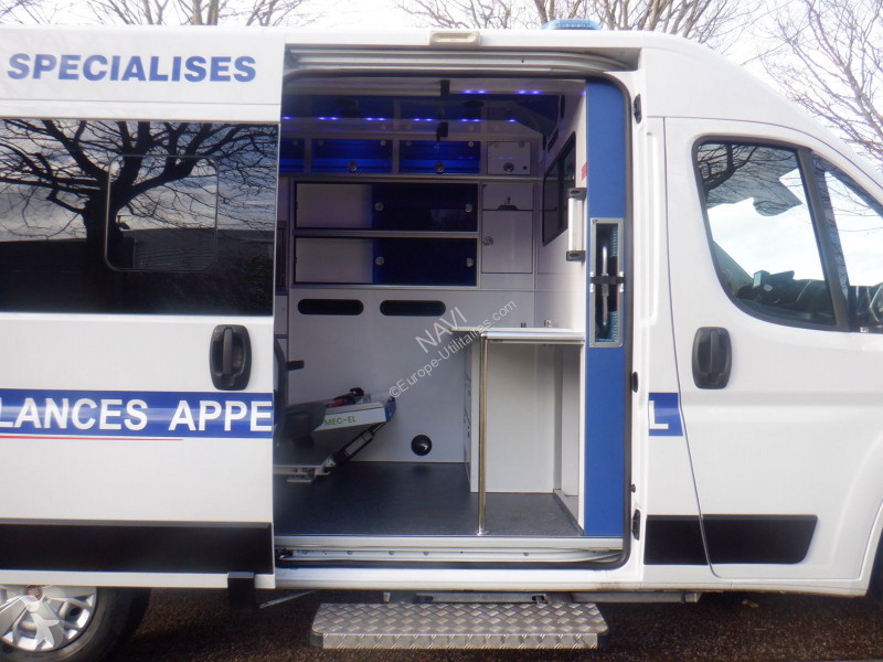 Furgoneta Fiat DUCATO AMBULANCE LES DAUPHINS...