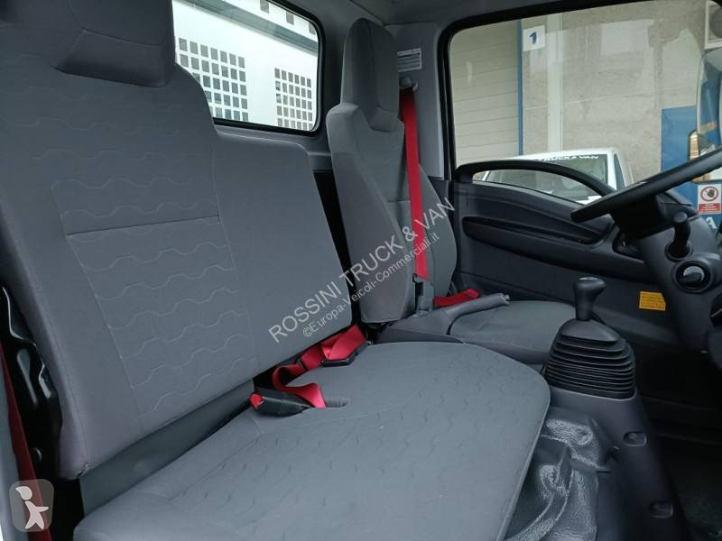 Samochód dostawczy Isuzu