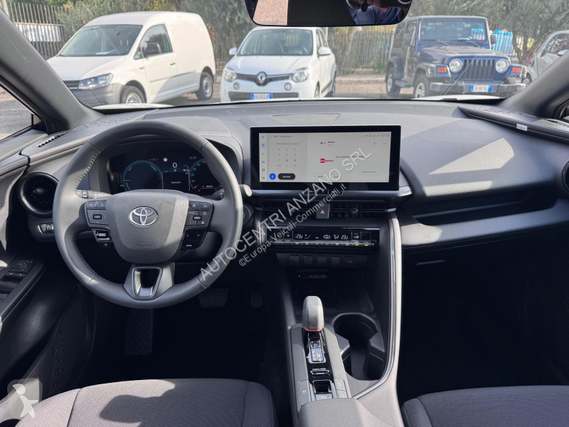 عربة نفعية Toyota C-HR